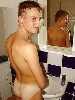 Gay Bathroom Pics